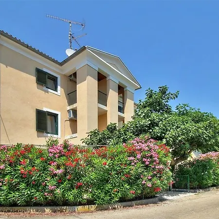 House Flora * Novigrad Istria